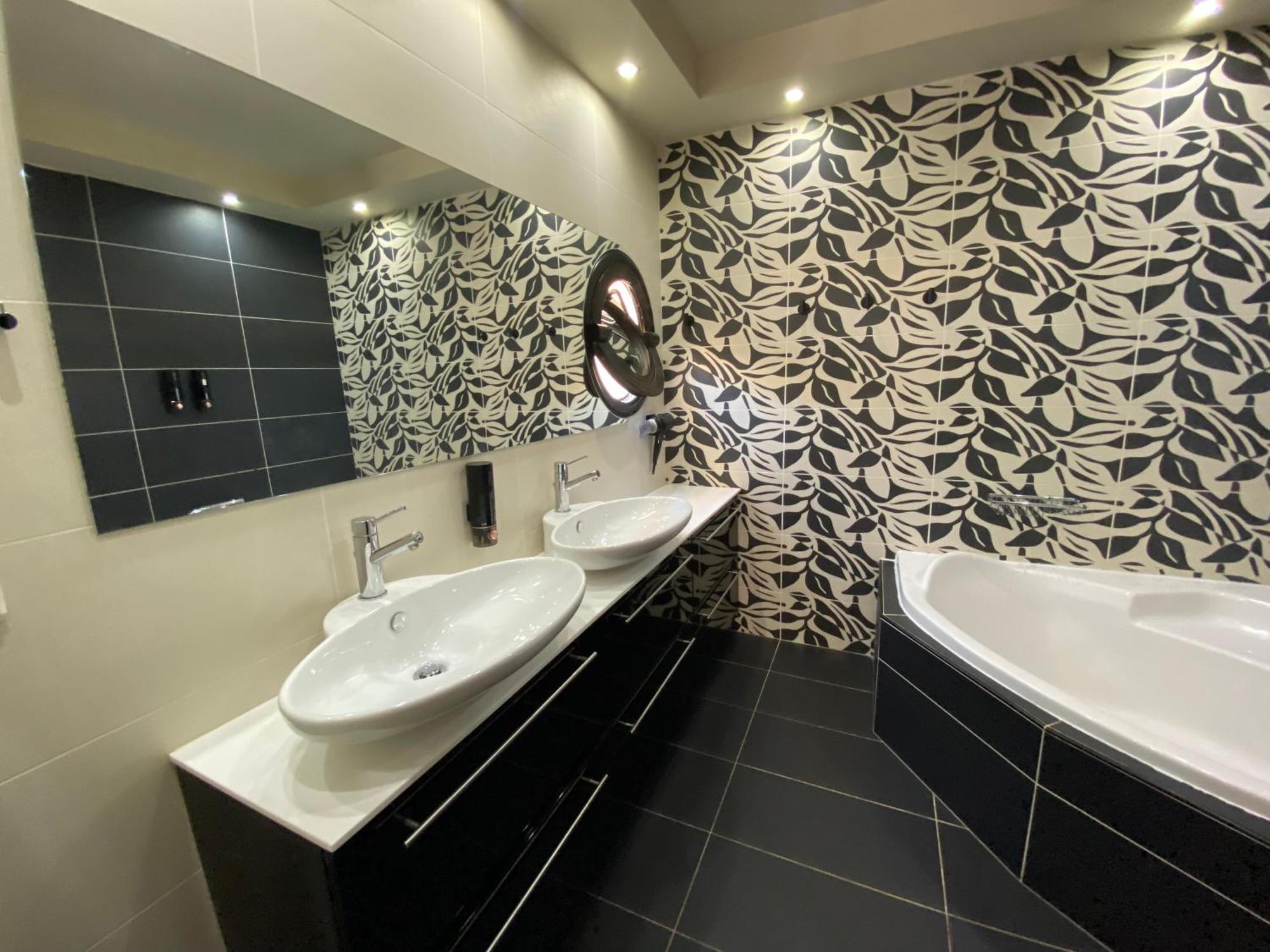Luxury View Apartment 10Min From Athens Airport Koropí Kültér fotó