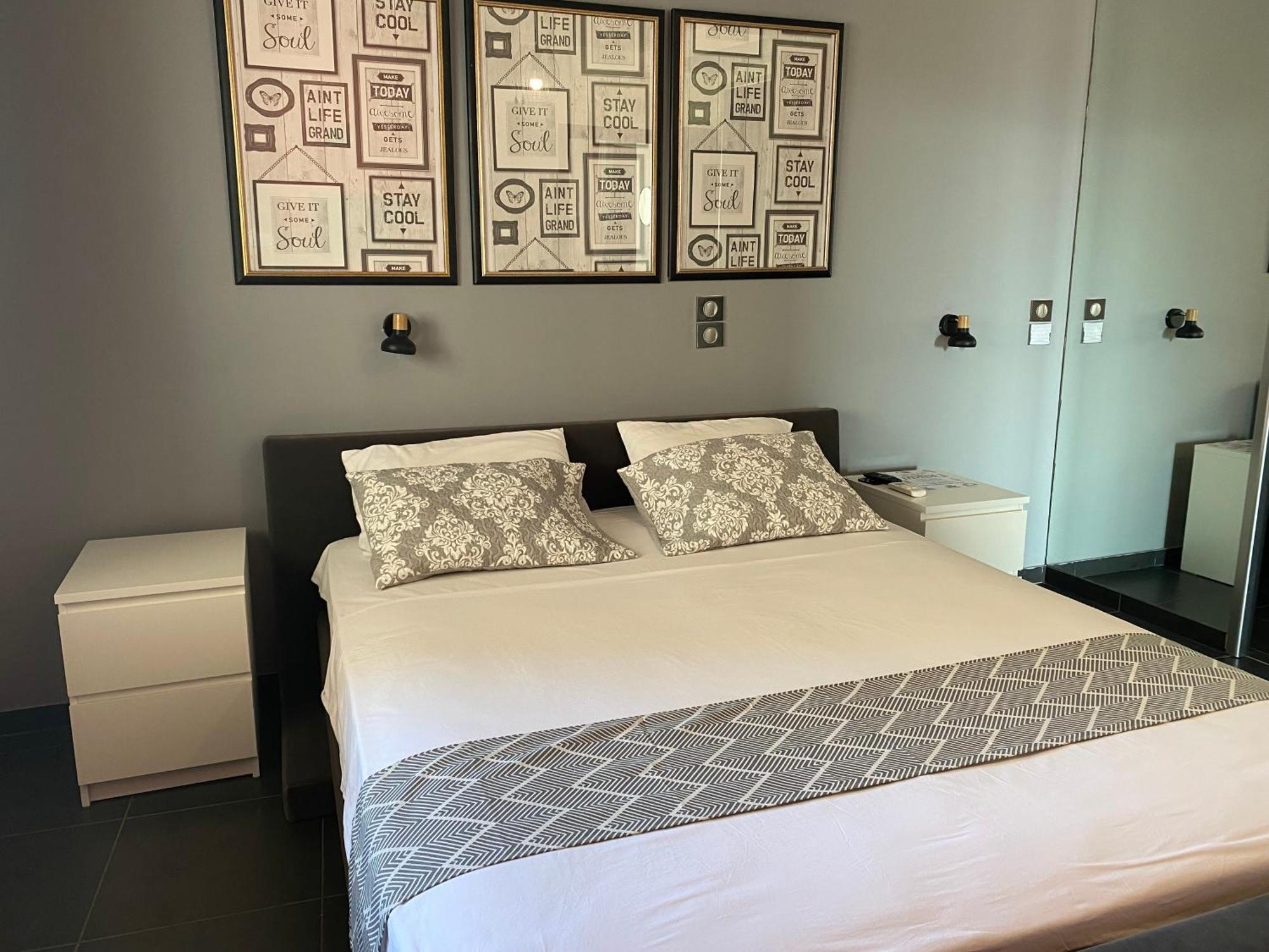 Luxury View Apartment 10Min From Athens Airport Koropí Kültér fotó